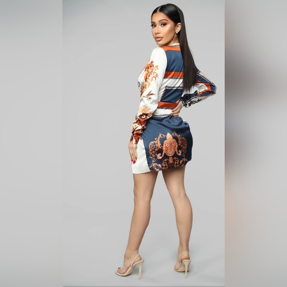 Twist Front mini dress - Picture 2 of 2